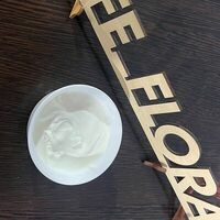 Сметана в Флора
