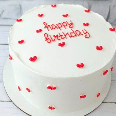 Бенто торт День рождения с сердечками по всему торту в Премиум торт по цене 2300 ₽