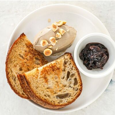 Куриный паштет с жареным фундуком и луковым конфитюром в MAYAR по цене 660 ₽