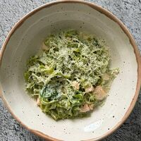 Тальятелле с лососем и шпинатом в Гастропапы