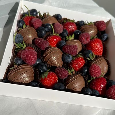 Клубника в шоколаде j в Allowberry по цене 5200 ₽