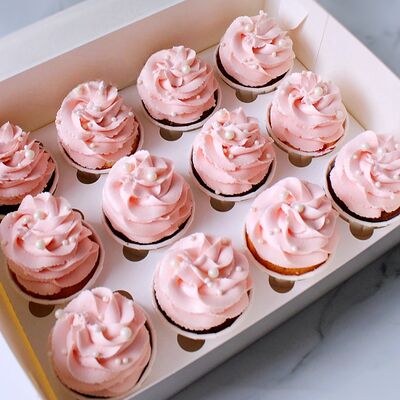 Капкейки розовые на 8 марта в Savoro по цене 4090 ₽