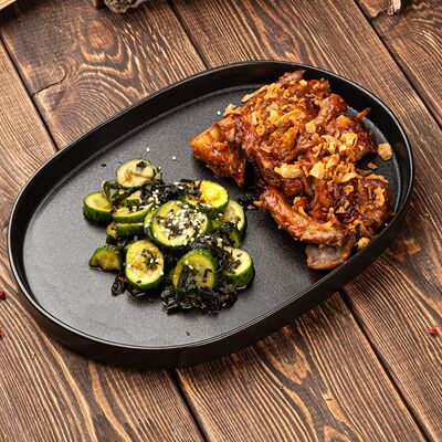 Рёбрышки свиные в соусе барбекю с битыми огурцамив Паб 357 по цене 760 ₽