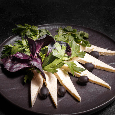 Домашний сыр с зеленью в Солнце по цене 490 ₽