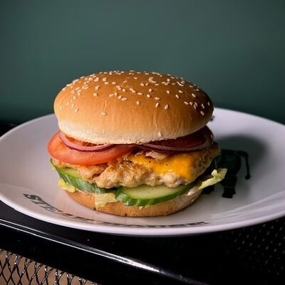 Бургер классический с курицей в Охота мясо по цене 469 ₽