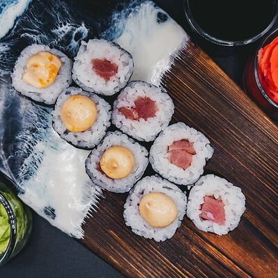 Ролл спайси тунец в Sushi Time по цене 385 ₽
