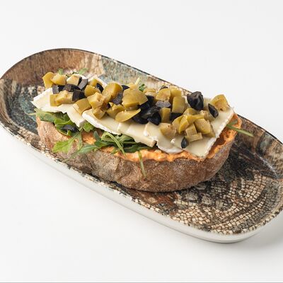 Брускетта с камамбером в La Torre по цене 465 ₽