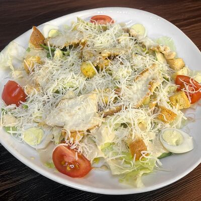 Цезарь с курицей в Rezept по цене 555 ₽