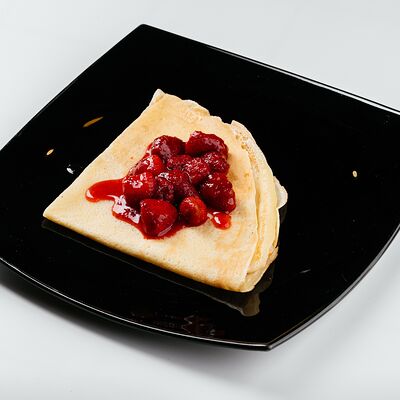 С клубничным вареньем в Блинная забава по цене 199 ₽