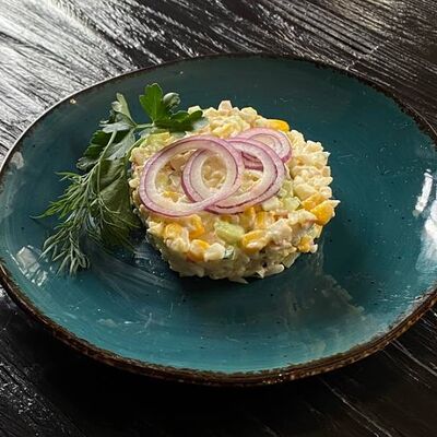 Салат из крабовых палочек и кукурузы в Длинный нос по цене 200 ₽