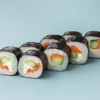 Ролл Копченый лосось со свежим огурцом в Сушилка по цене 625 ₽