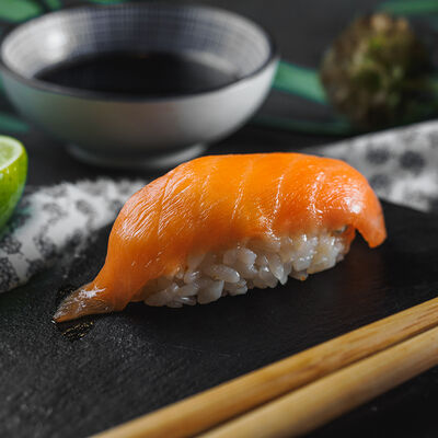 Классическая с лососем в Maki Family по цене 109