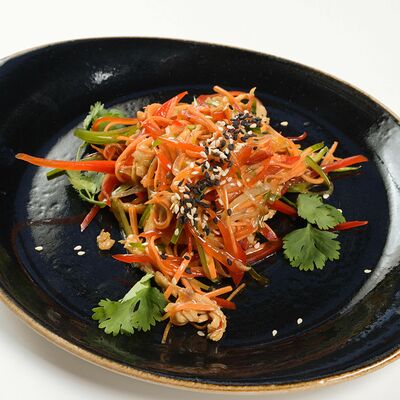 Салат с курицей по-сычуаньски в БамБуши по цене 285