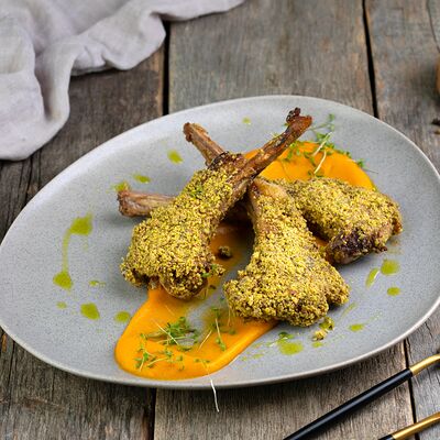 Каре ягненка в фисташках в Ellips по цене 1290 ₽