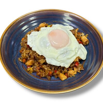 Тяхан с курицей и овощами в Navasushi по цене 624 ₽