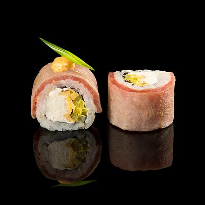 Ролл Тунец татаки в Вкус и лосось по цене 580