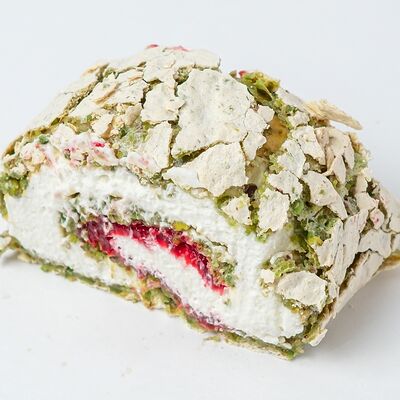 Кусочек фисташкового рулета в Особенный Наполеон Кондитерская по цене 600