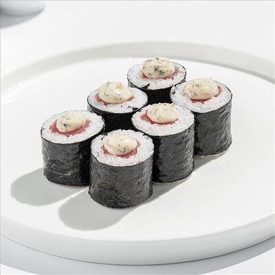Трюфельный маки ролл с тунцом в SeabasSushi по цене 645 ₽