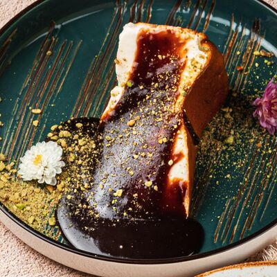 Баскский чизкейк в Омар Хайям Европа и Азия по цене 460 ₽