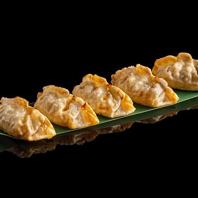 Гедза с курицей в Lucky fish по цене 370 ₽