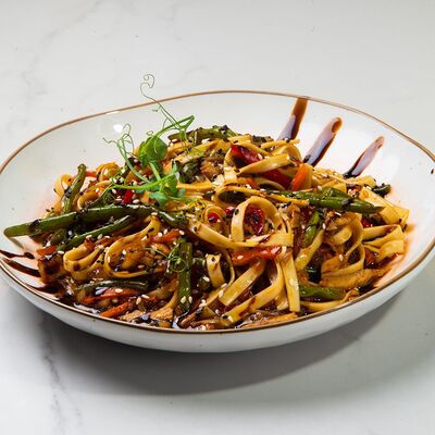 Удон с овощами в Акула парк по цене 350 ₽