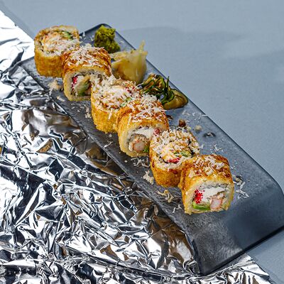 Теплый ролл с угрем, креветкой и тобиков Skybar по цене 690 ₽