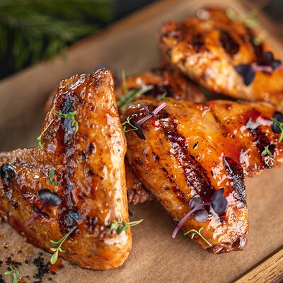 Куриные крылышки на мангале в Реберня по цене 560 ₽