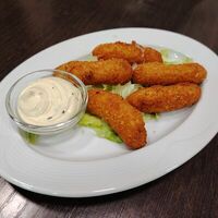 Сырные палочки с чесночным соусом в Анна