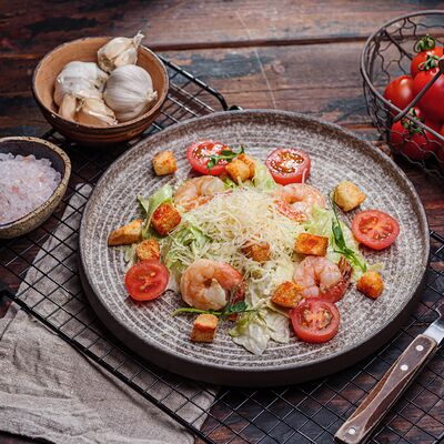 Цезарь с креветками в Пельмения по цене 802 ₽