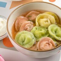 Цветные пельмешки с куриным бульоном в Бен эмир