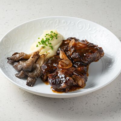 Томленые говяжьи хвосты с вешенками в Мясной синдикат по цене 1980 ₽