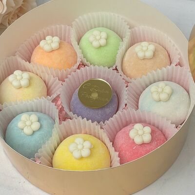 Моти в золотой коробочке С днем рожденияв Кондитерская Конфетка Питер по цене 2124 ₽