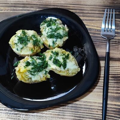 Картофель, запеченный на углях, с копчёной курицей и сыром в Коптим и Жарим по цене 260 ₽