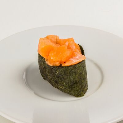 Суши Спайс лосось копченый в Yoshi по цене 140