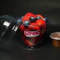 Клубника и голубика в шоколадев Сочно
