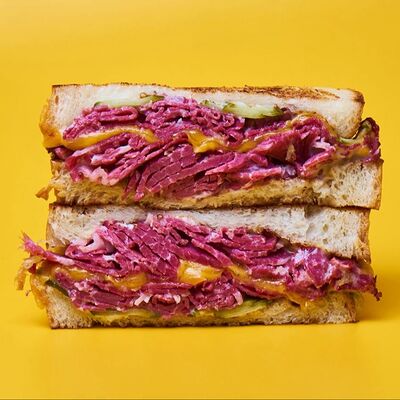 Сэндвич Пастрами в Крутые желтки по цене 820 ₽