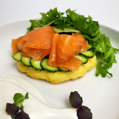 Картофельная вафля с лососем в Атмосфера по цене 1100 ₽