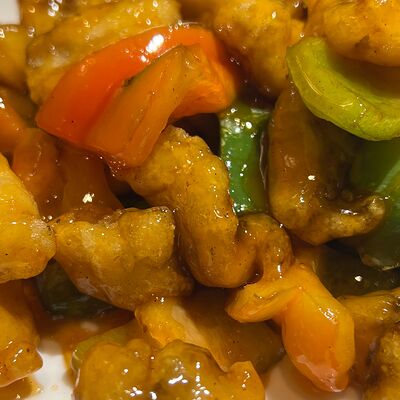 Жареный минтай в кисло-сладком соусе в Эверест по цене 1080 ₽