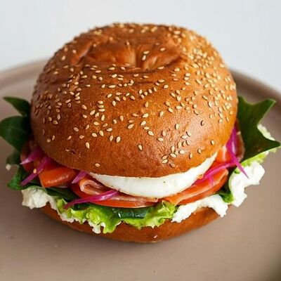 Бейгл с лососем в Шаверма и Пельмень по цене 3790 ₽