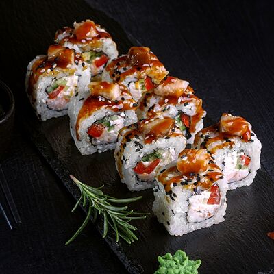 Ролл Дракон с креветкой в SUSHIBOX по цене 679 ₽