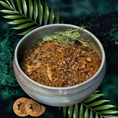 Рис, жареный с курицей и соевым соусом в LAOBAN по цене 790 ₽