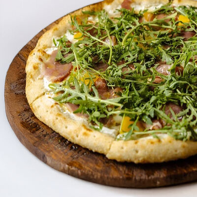 Пицца с утиным прошутто, маринованным персиком и горгонзолой в Dodici Italy по цене 1140 ₽