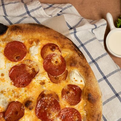 Пицца Сальчича крема в Пицца и Паста по цене 1155 ₽