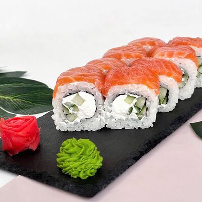 Роллы Филадельфия Лайт с огурцом в Pokemania по цене 759 ₽