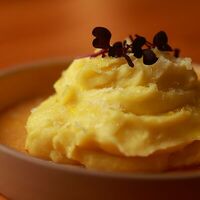 Картофельное пюре с трюфельным маслом и пармезаном в Vivezza