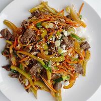 Говядина жареная со сладким перцем в Нэм Фо