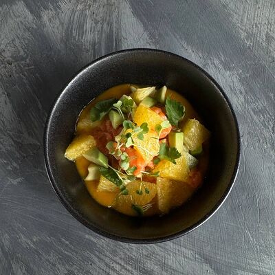 Тартар из лосося с соусом манго в Союз-центр по цене 691 ₽