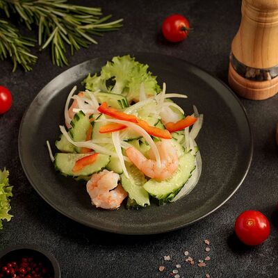 Салат из креветок с огурцами в Корё по цене 660 ₽