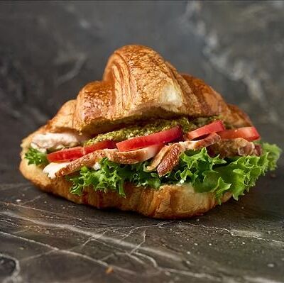 Круассан с курицей в Семейная пекарня Кривоноговых по цене 400 ₽