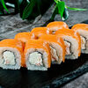 Фирменный ролл Филадельфия краб в Sushi san по цене 410